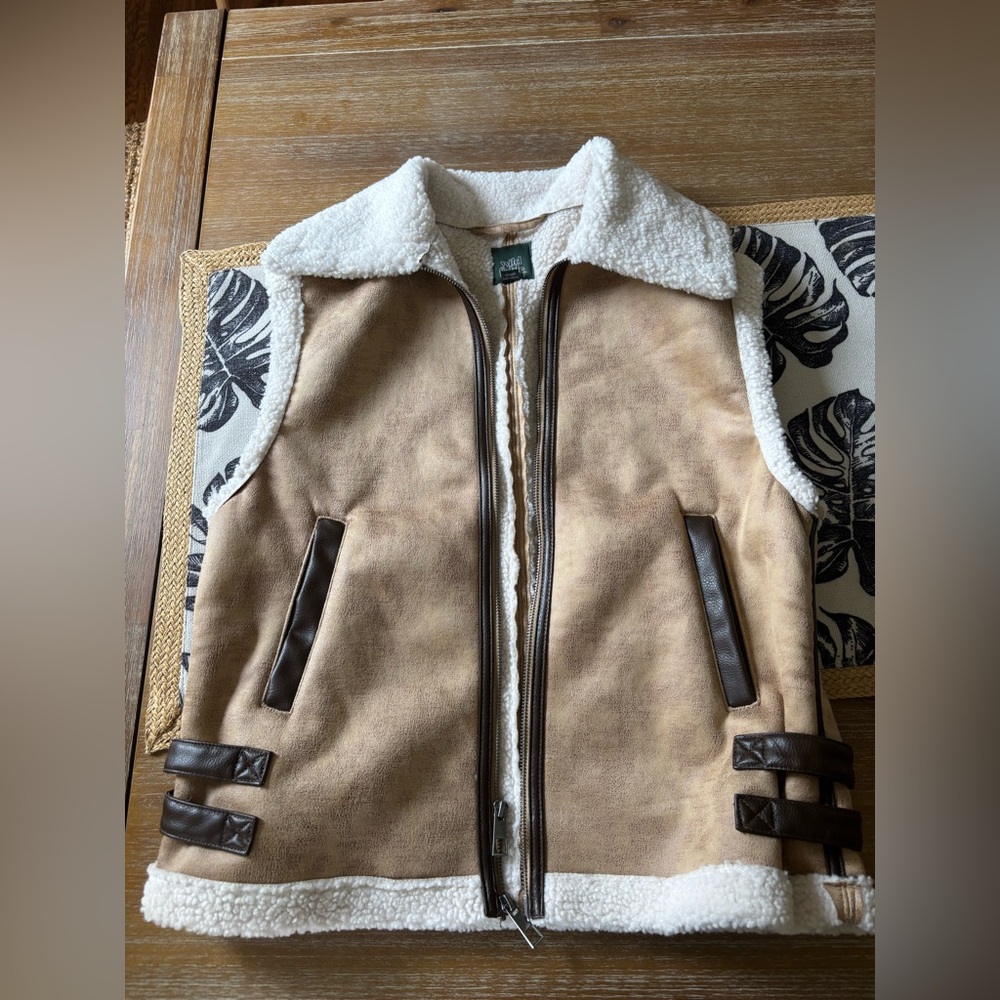 Wild Fable Cream and Tan Sherpa Vest